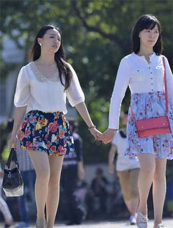 含蓄草传媒公司男改女爱