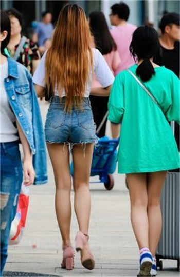 有本小说主角叫江小白