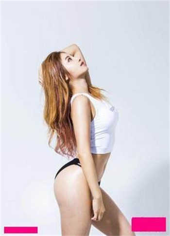 拥抱新婚妻子的梯子樱花