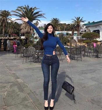 金甁梅葡萄架下荡秋千