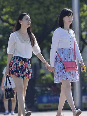 我潜了很多艺校女生