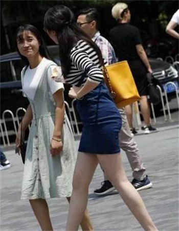 两个男人同时吮奶尖