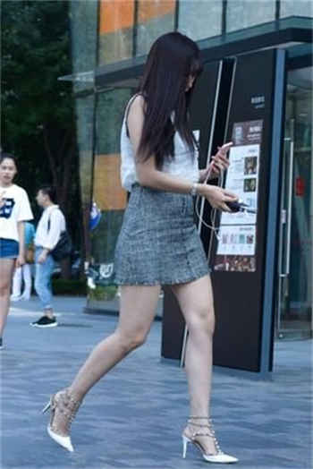 捅女生小鸡视频