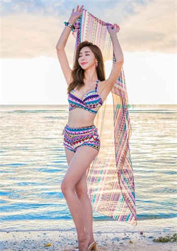 伸进衣服里吃胸视频56视频