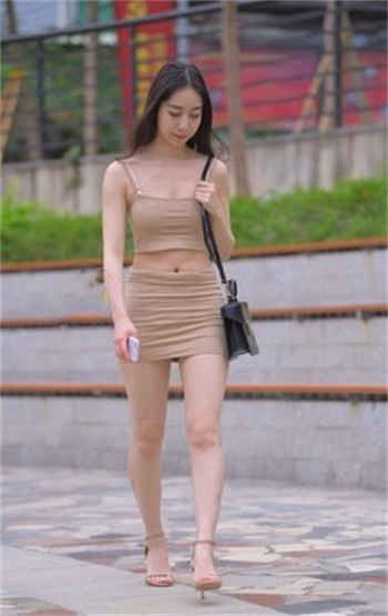 四大校花婉莹雨1集