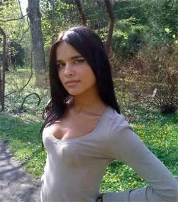 领导的年轻漂亮的妻子如如