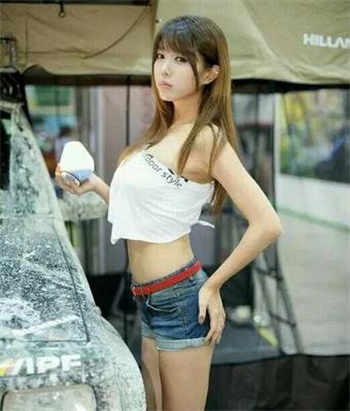 最近超火的光头女儿回来了