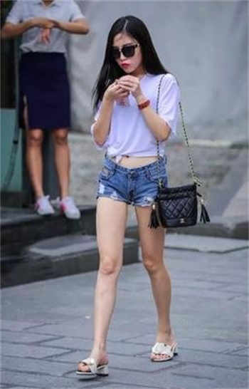 傻妃被八千暗卫接走