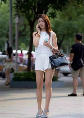 女老师来家里家访电影