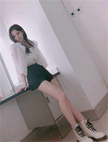 刘禅踩着小板凳x孙尚香
