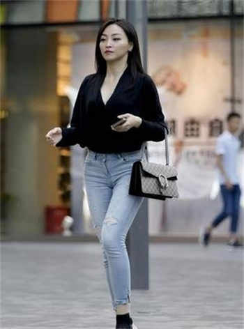 白娘子怀孕大肚生二胎