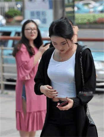 在富人区工作的妻子中文